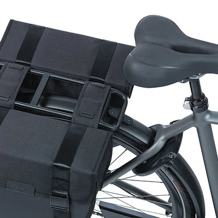 Laukku BASIL Tour Vedenpitävä, kaksipuolinen, musta