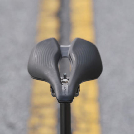 Satula GIANT Fleet SL musta