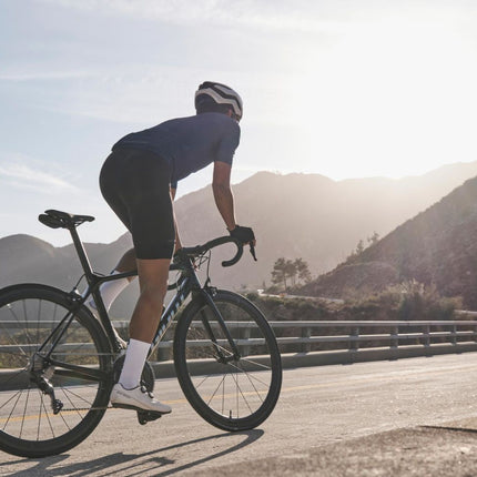 Satula GIANT Fleet SL musta