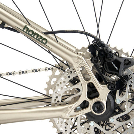 Kona Honzo 29" maastopyörä, kiiltävä metallinen tina (M)