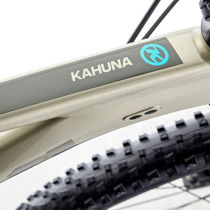 Kona Kahuna 29" maastopyörä, kiiltävä metallinen tina (S)