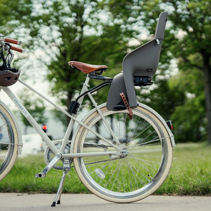 Lastentuoli runkokiinnikkeillä URBAN IKI U-me, Suzume harmaa/Kuriiro ruskea