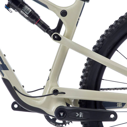 Maastopyörä KONA Hei Hei CR (2025) Gloss Bone (metallinharmaa) (XL)