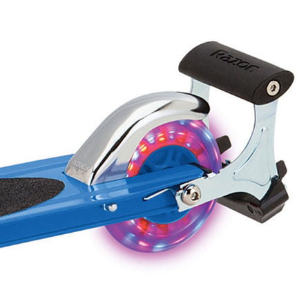 Razor S Spark kipinöitä ammuttava skootteri